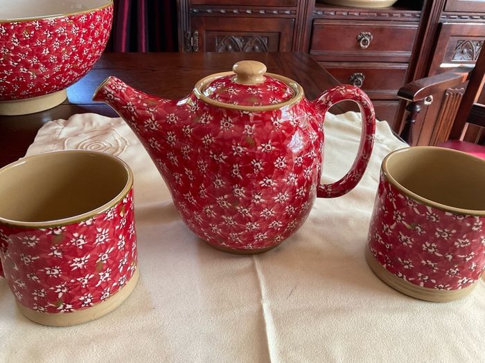 Nicholas Mosse Red lawn first quality tea pot and 2 large mug set