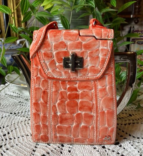 Annie Rowe collectable  tea pot