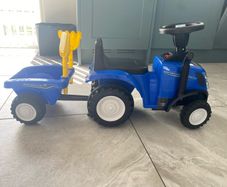 Ride on new Holland with trailer 12-36 months