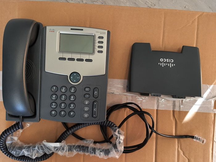 Cisco SPA504G 4-Line IP Phone with 2-Port Switch, PoE and LCD Display