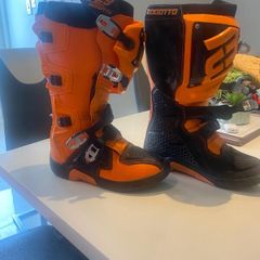 Off-road motorcycle gear
