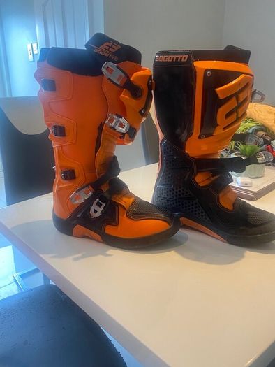 Off-road motorcycle gear