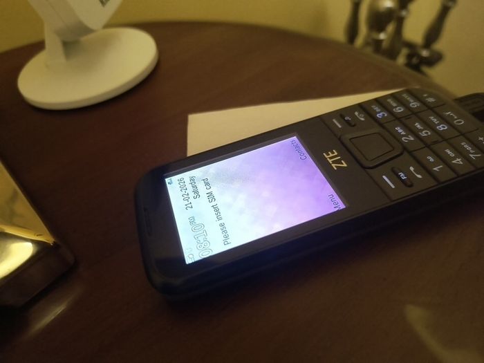 ZTE F320 Mobile Phone