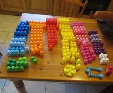 Mega blocks      107 pieces