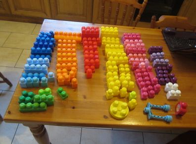 Mega blocks      107 pieces