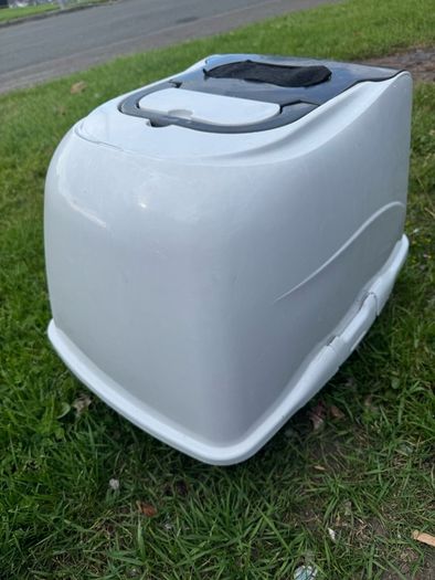 Cat litter box