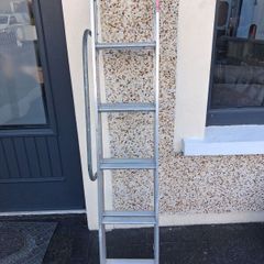 Two piece extendable ladder