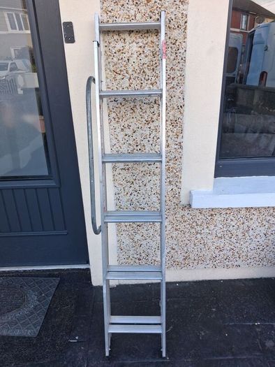 Two piece extendable ladder
