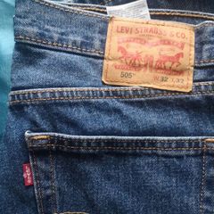 Levi 505 Jeans.. 32 x 32.