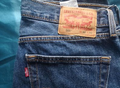 Levi 505 Jeans.. 32 x 32.