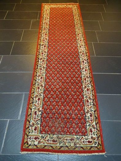 Superb P.ersian Sarough Rug 2.75m x 0.8m (H)