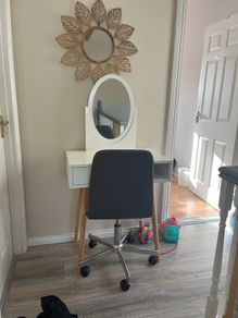 Vanity Desk With Chair