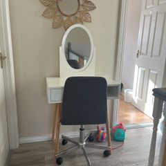 Vanity Desk With Chair