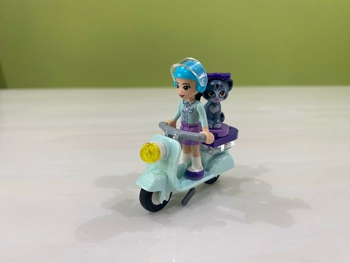 LEGO Friends Emma's Art Stand, Set 41332
