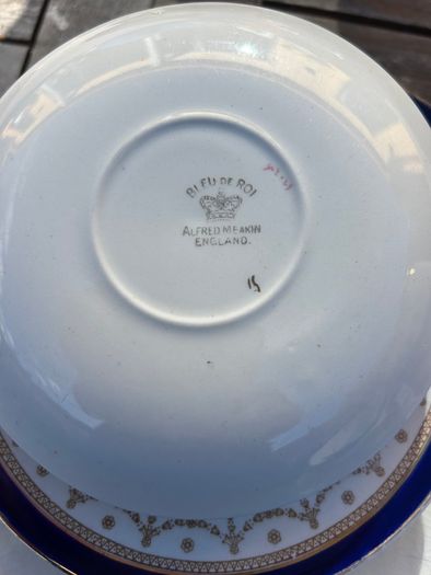 Vintage china pieces