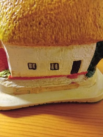 Vintage Souvenir  Thatch  Cottage  / Galway
