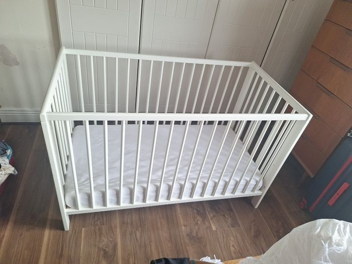 baby cot