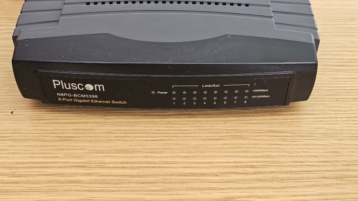 Pluscom 8-Port Gigabit Ethernet Switch Hub N8PG-BCM5398