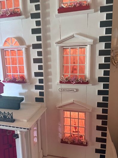 Stunning approx 140cm high 4 story extra large Georgian dolls house with contents, servants quarters and separate garage
