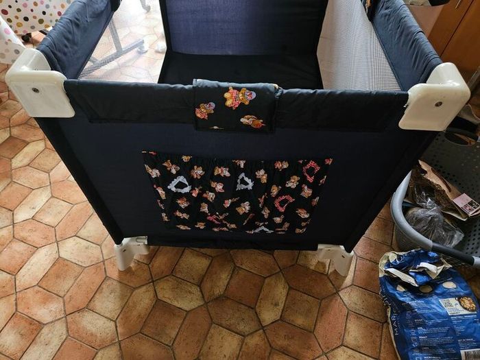 Travel cot