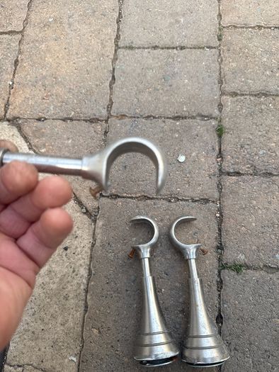 curtains pole brackets