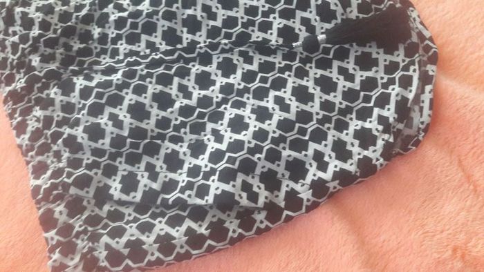 Black and white shorts size uk6