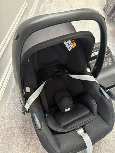 Maxi Cosi Cabriofix with x 2 isofix base