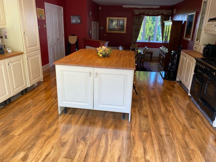 Cream Kitchen with Solid Oak Worktops + integrated Dishwasher & Fridge/Freezer + new Quartz black Sink & Mixer Tap