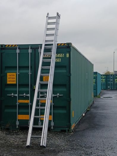 ladders triple extension 17rung excellent condition