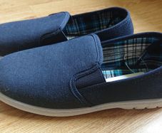 SALE E5  Elastic Canvas Trainers. UK 7