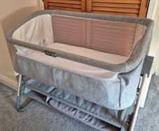 Mamas and Papas Lua Bedside Crib Grey