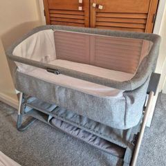 Mamas and Papas Lua Bedside Crib Grey