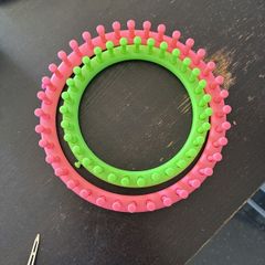 Knitting wheel for making hats