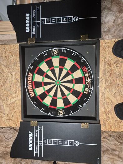 dart board