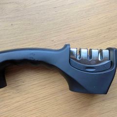 Knife sharpener