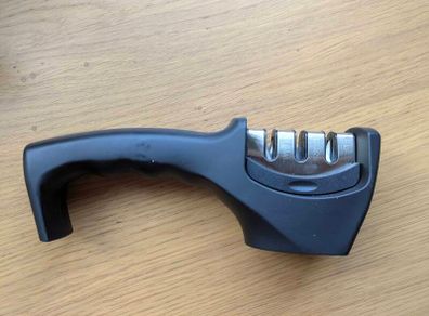 Knife sharpener