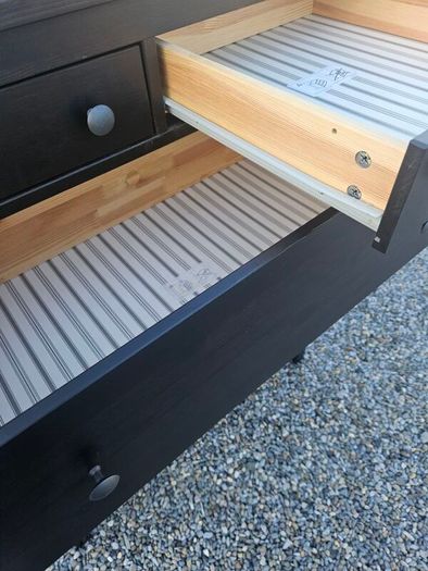 chest of drawers