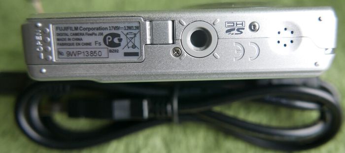 Fujifilm FinePix J38-12.2 MP-Digital Camera- Charging Cable-Tested
