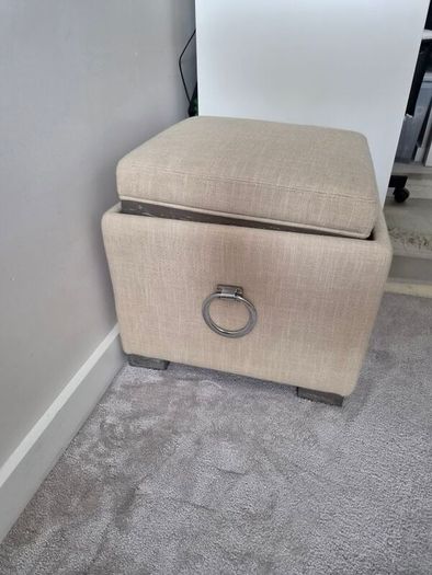 pouffe with tray
