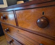 Victorian mahogany chest of drawers