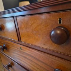 Victorian mahogany chest of drawers