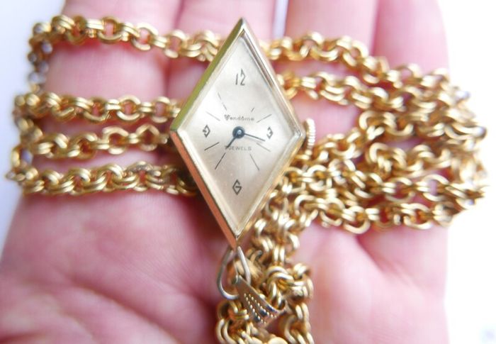 Vendome Vendome 7 Jewels Pendant Mechanical Watch W/necklace.(works well)
