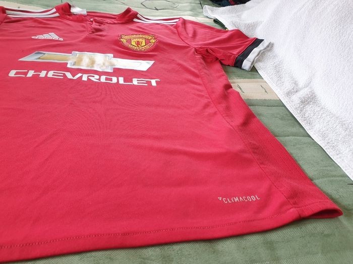 Manchester United Football Club Home Jersey 2017 to 2018 Childrens Large