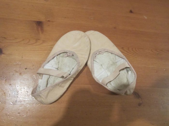 Ballet poms size   1 1/2