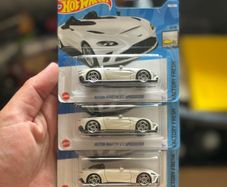 Hot Wheel Aston Martin V12 Speedster