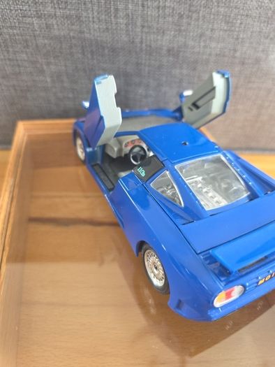 Vintage Bburago Bugatti EB 110 (1991) Blue Diecast Model Car 1/24,