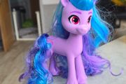 Large Izzy Moonbow Brushable 6 inch MLP G5 My Little Pony Hasbro 2021