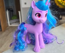 Large Izzy Moonbow Brushable 6 inch MLP G5 My Little Pony Hasbro 2021