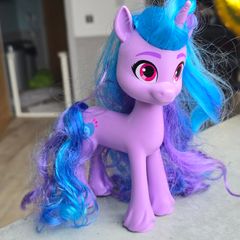 Large Izzy Moonbow Brushable 6 inch MLP G5 My Little Pony Hasbro 2021