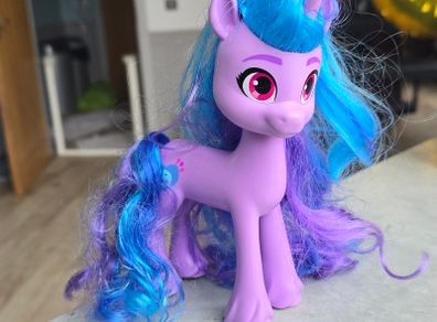 Large Izzy Moonbow Brushable 6 inch MLP G5 My Little Pony Hasbro 2021
